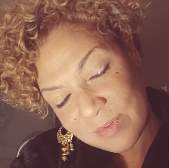 Meet your Posher - Picture 2 of 2